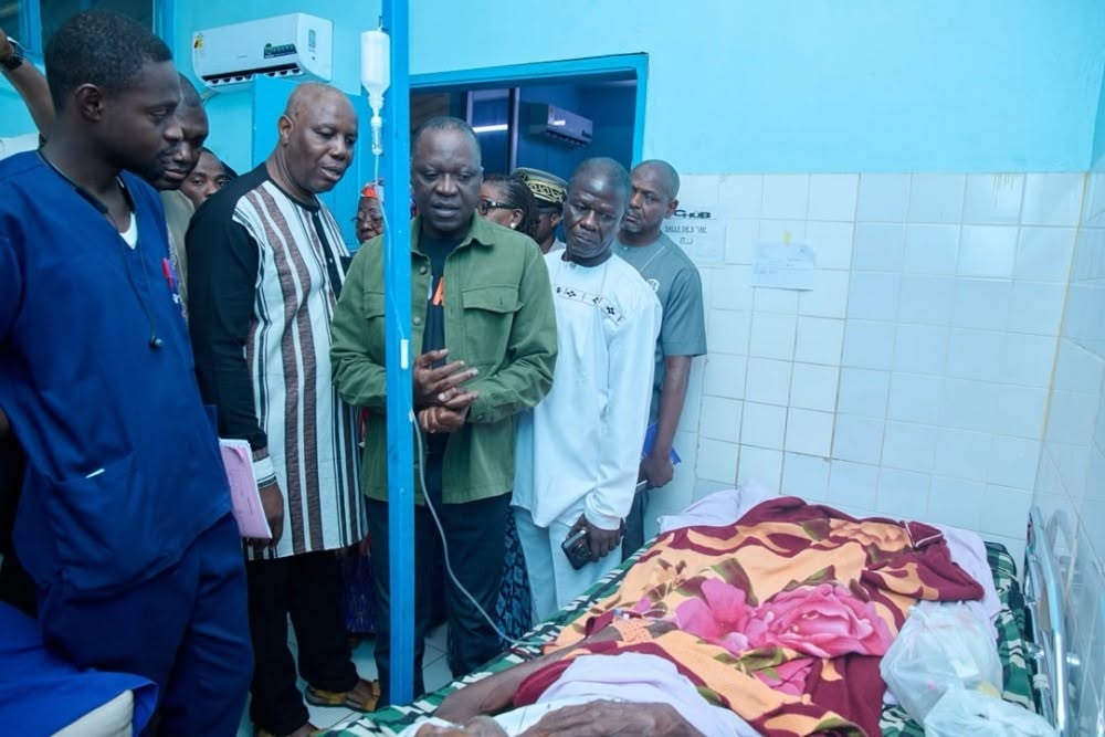 Bouaké : Après la chute d’un fromager géant à Nimbo, le Maire Amadou Koné annonce la prise en charge totale des victimes