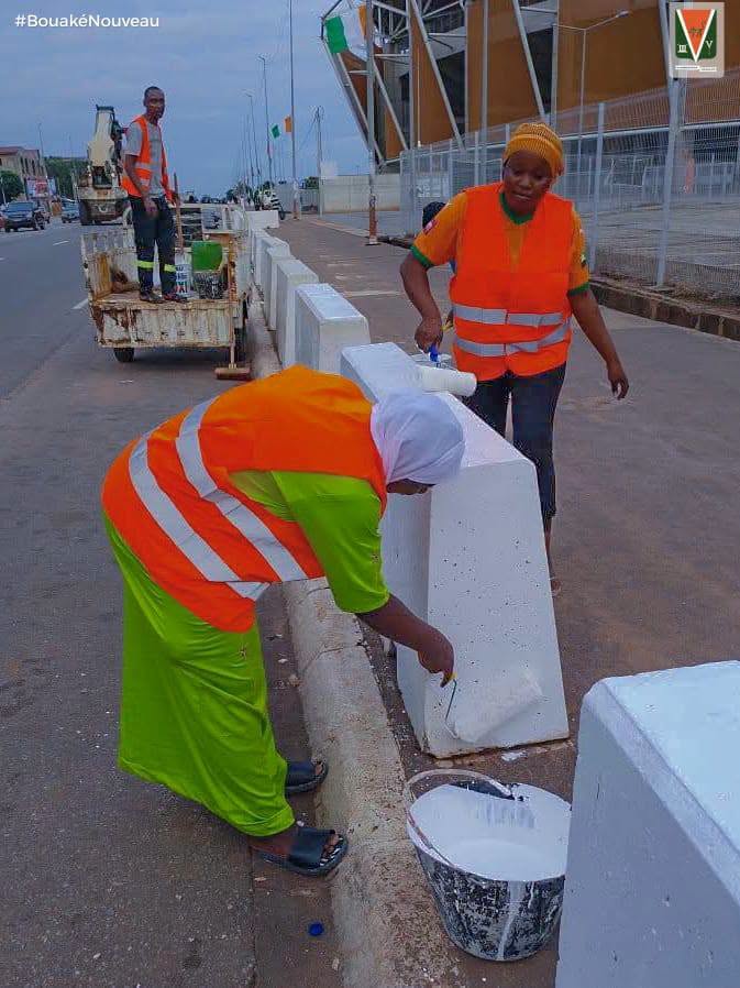 BOUAKÉ :LA MAIRIE LANCE LES TRAVAUX D'EMBELLISSEMENT ET D'AMÉNAGEMENT DES ESPACES VERTS EN PRÉLUDE À LA FÊTE DE L'INDÉPENDANCE